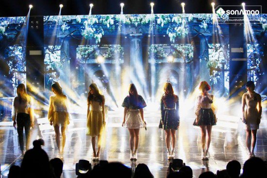 itsbrokenarrow's tweet photo. @arirang_ASC this is my fave picture 
it was their debut showcase &amp; the girls look like angels #ASC_ILikeUTooMuch https://t.co/Sapg9MTtlH