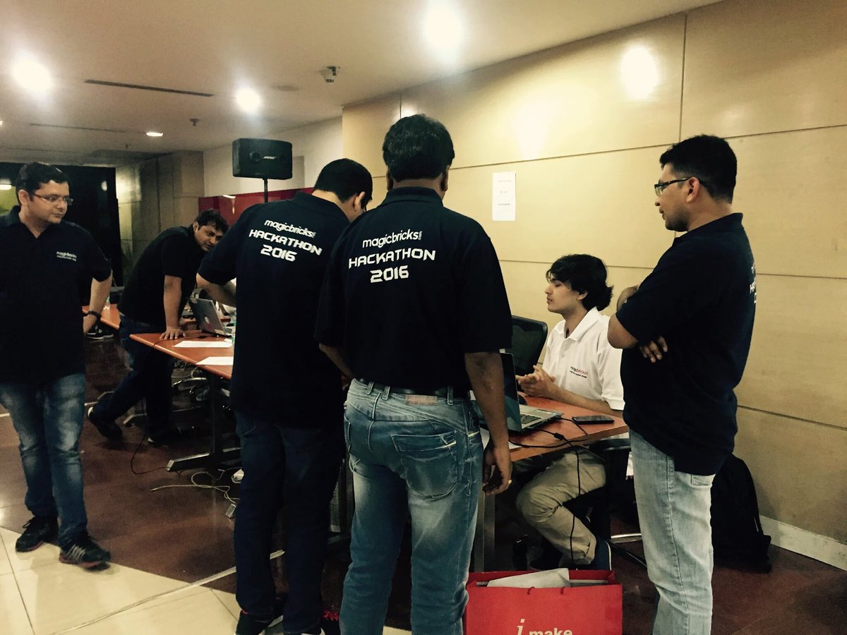 magicbricks's tweet photo. #MagicbricksHackathon Teams at work! https://t.co/qCRxNYCkkK