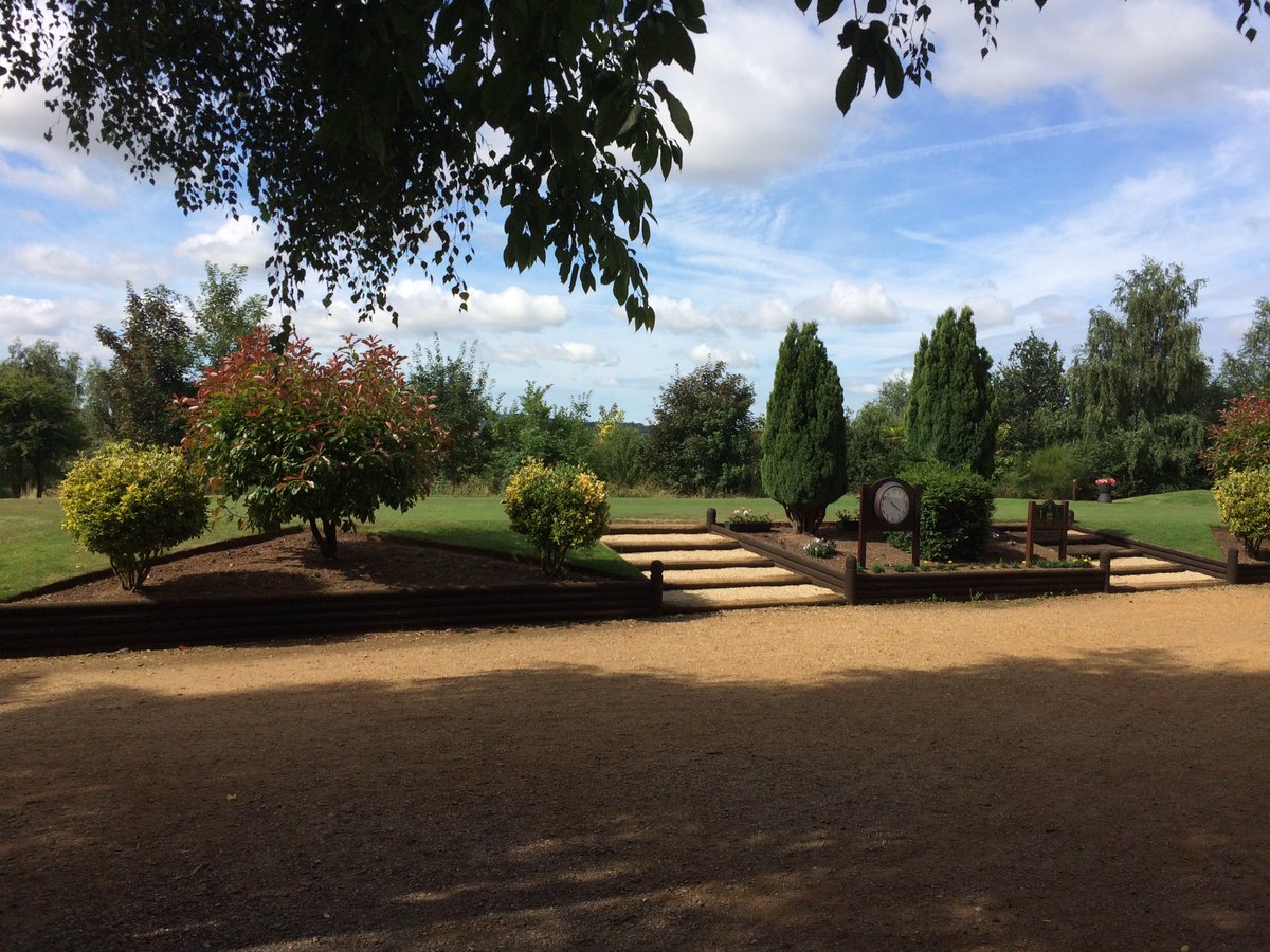 BillPower5's tweet photo. The first tee @puckruphallgc looking splendid https://t.co/xcYYciXrt4