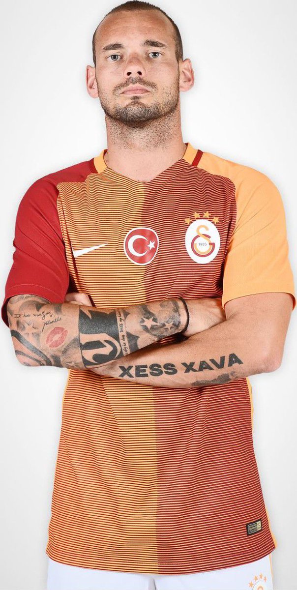 ユニ11 ガラタサライ 16 17 新ユニフォーム T Co Gd041mmaxi Galatasaray Kits Sneijder Formalari Galatasaray 16 17 Home Kit