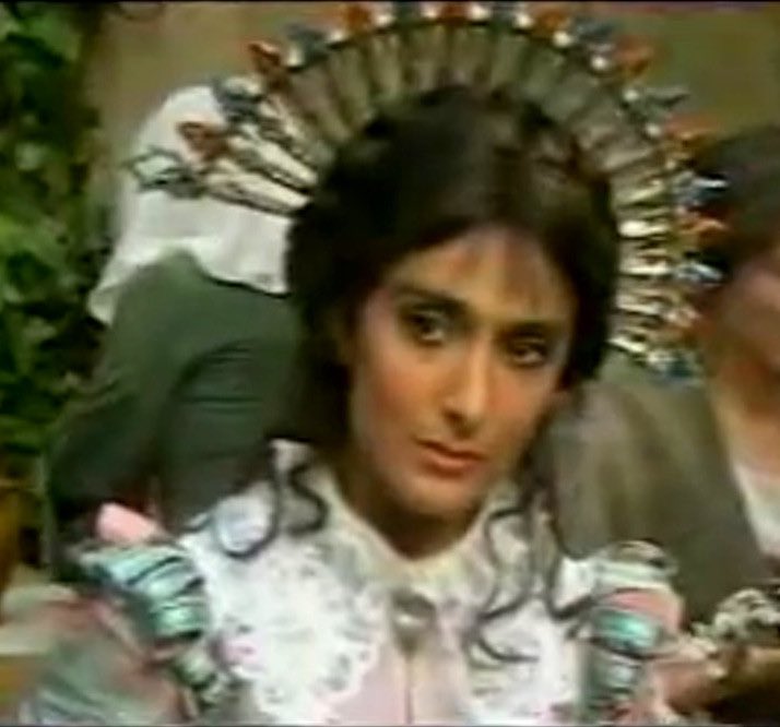 EdoFerretti's tweet photo. #AnnaMarchesini Mi dispiace tanto. Una donna intelligente ed ironica. Quanto mi ha fatto ridere col #trio!Mancherà. https://t.co/jPO4leZ5vj