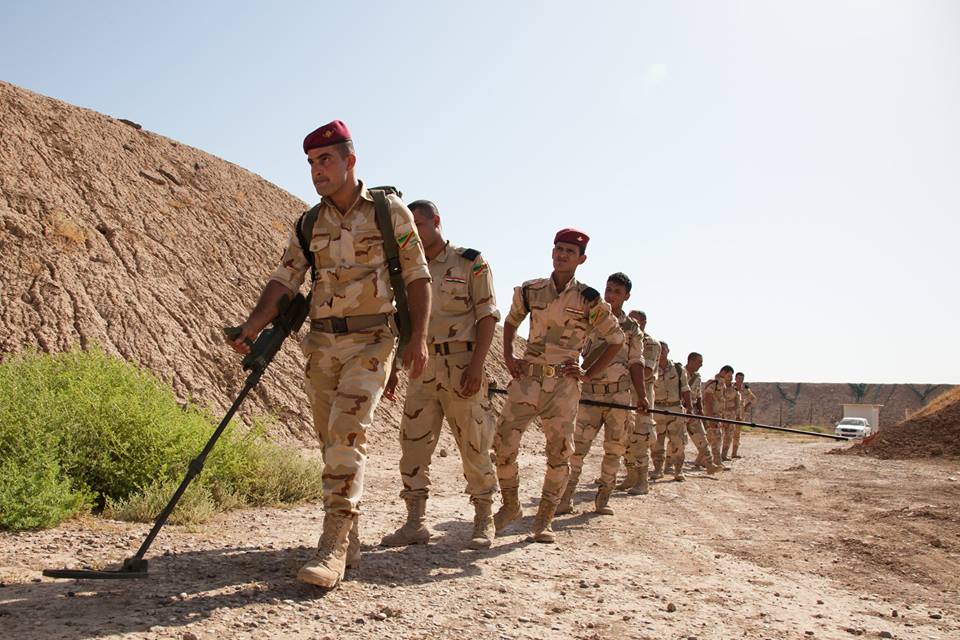 CJTFOIR's tweet photo. #Iraq-i soldiers conduct counter-IED training PHOTOS: https://t.co/e5vQy0WcNK @USEmbBaghdad #DefetDaesh #military https://t.co/bqzDmwcdaH
