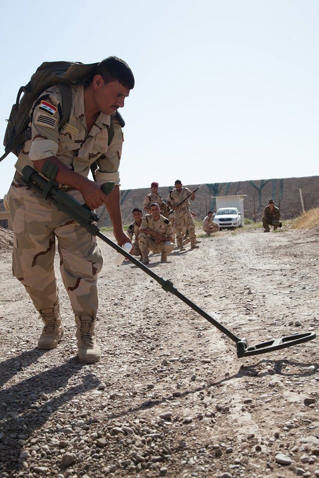 CJTFOIR's tweet photo. #Iraq-i soldiers conduct counter-IED training PHOTOS: https://t.co/e5vQy0WcNK @USEmbBaghdad #DefetDaesh #military https://t.co/bqzDmwcdaH