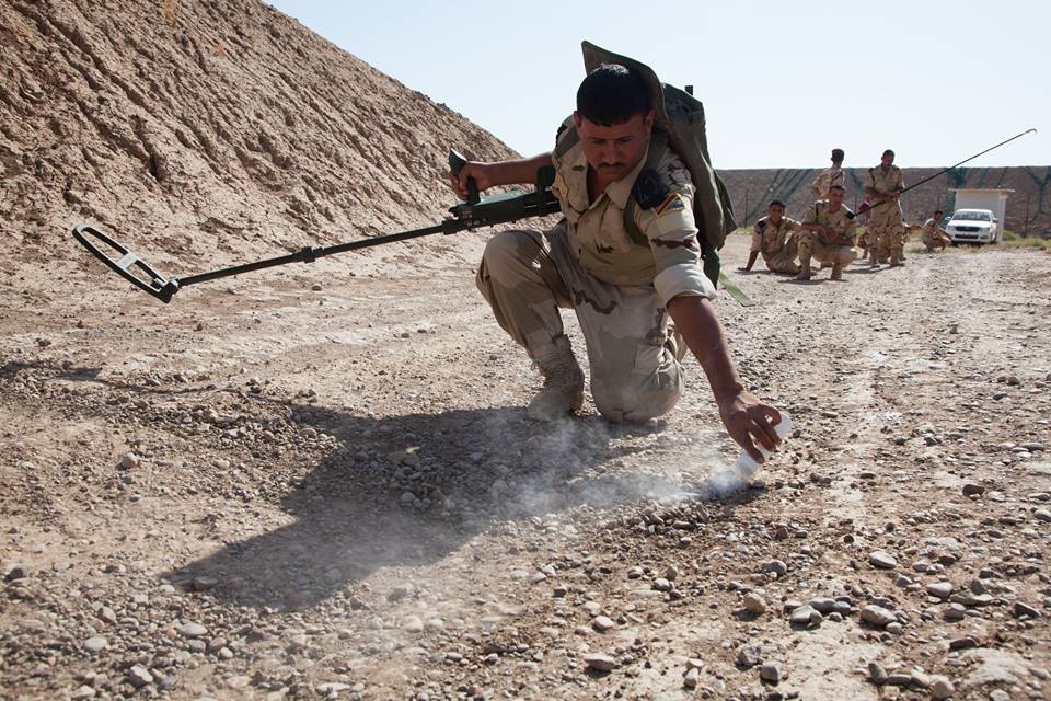 CJTFOIR's tweet photo. #Iraq-i soldiers conduct counter-IED training PHOTOS: https://t.co/e5vQy0WcNK @USEmbBaghdad #DefetDaesh #military https://t.co/bqzDmwcdaH
