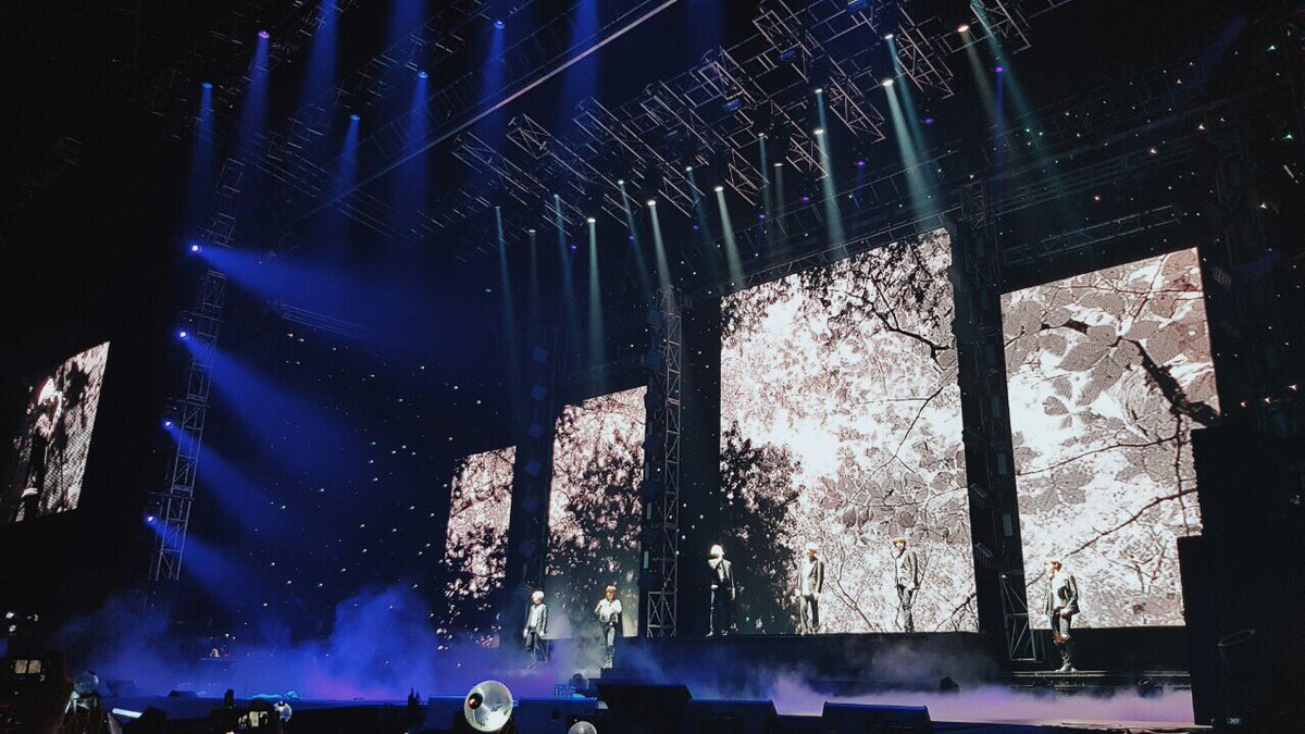 enjoyGLOBE's tweet photo. Got butterflies in our stomachs because of this BTS hit! 💙 #BTSEpilogueInManila #GlobeKPOP https://t.co/fTmaaXMWAM