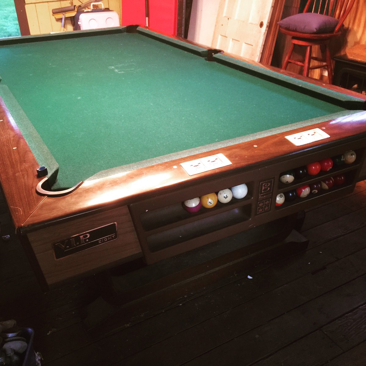 Need to find a home for this solid, vintage Brunswick VIP 8 pool table bit.ly/2abAotz #billiards