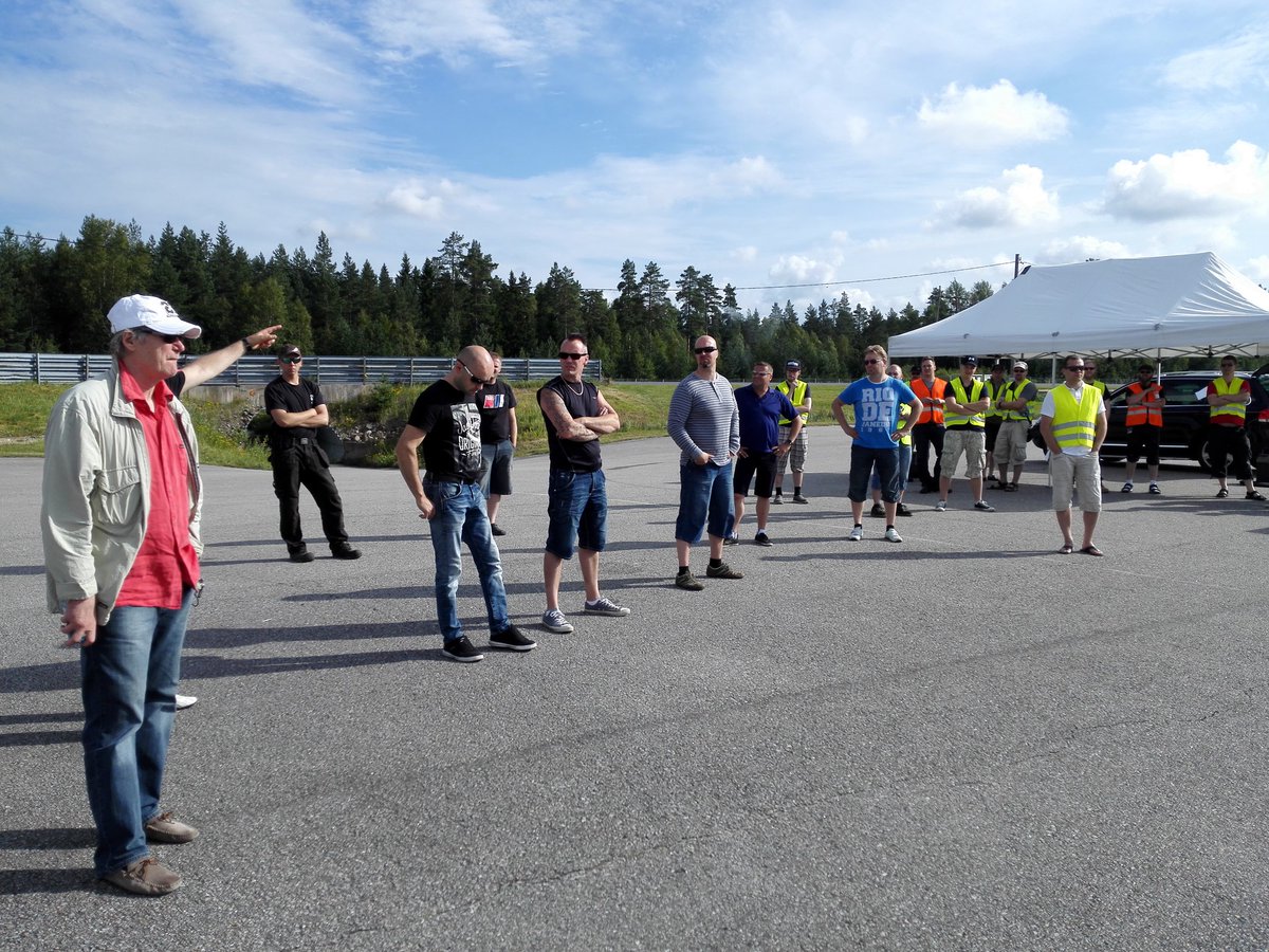 AudiFinns's tweet photo. #ACFtrackday #Botniaring. Kuljettajakokous menossa. https://t.co/ml1mCdef4C