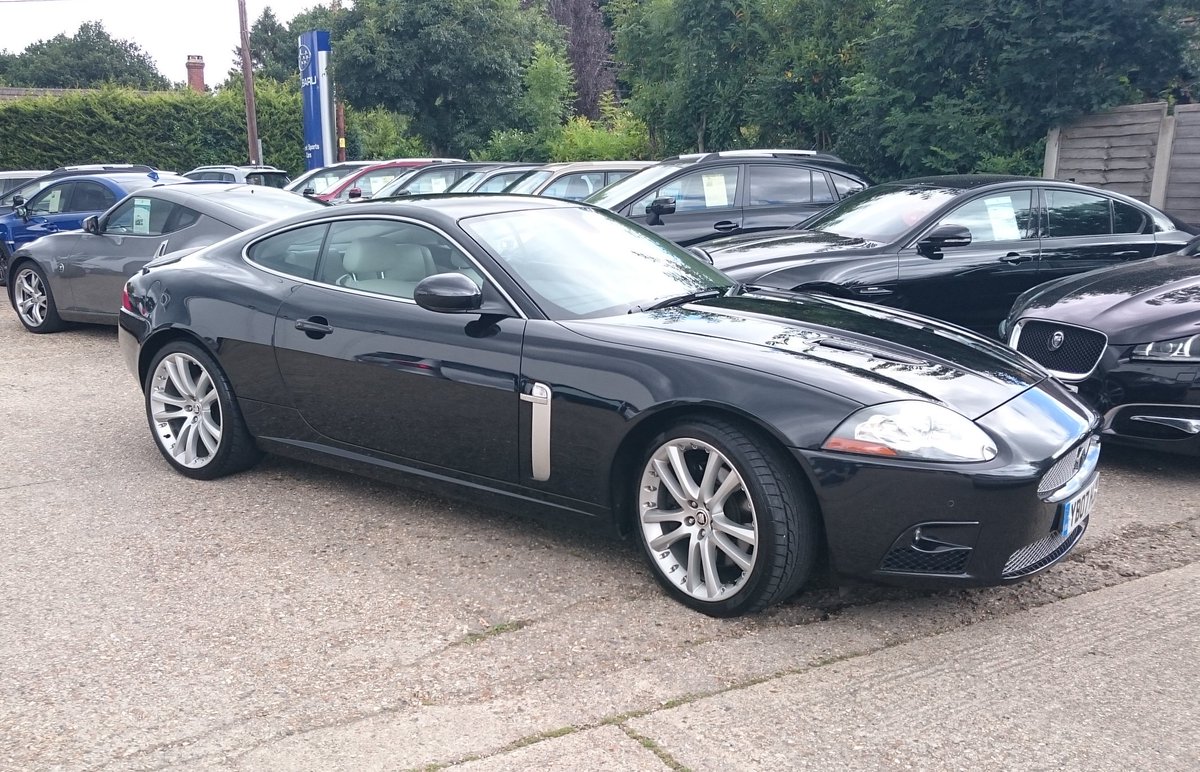 futmodclassics's tweet photo. Very very nearly got bought this Jaguar XKR yesterday. What a beast! https://t.co/4b5hLLsJzn