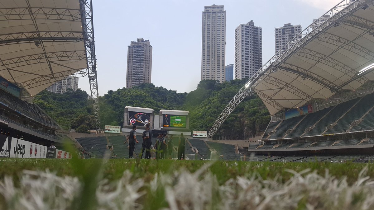 DonnaJCI_LU's tweet photo. Ada yg mau lewat nih. Juventus telah tiba! Berita tim #SCJuve dari Hong Kong Stadium akan segera hadir. #JuveOnTour https://t.co/aSMU9h4zuV