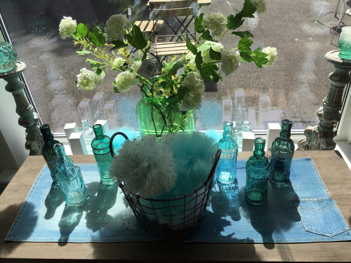 20% off everything last two days at Chic et tralala.! Vite, vite! #HollyBush