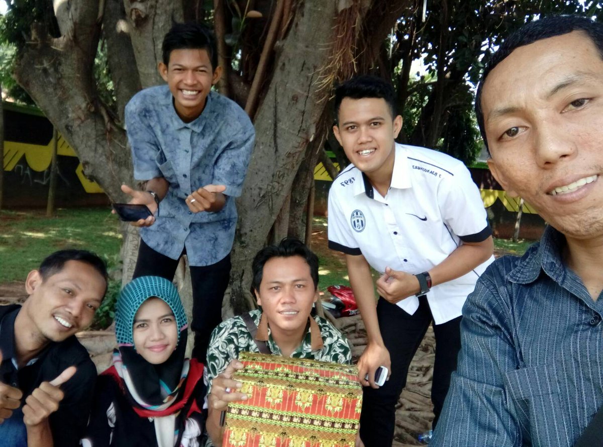 DonnaJCI_LU's tweet photo. Pak ketua @JCI_Lampura @agiel_juventini eksis aja dengan sesepuh 😁😉✌ sekaligus mantan Humas @teguh_hisyam https://t.co/N1Zw4bFZ5d