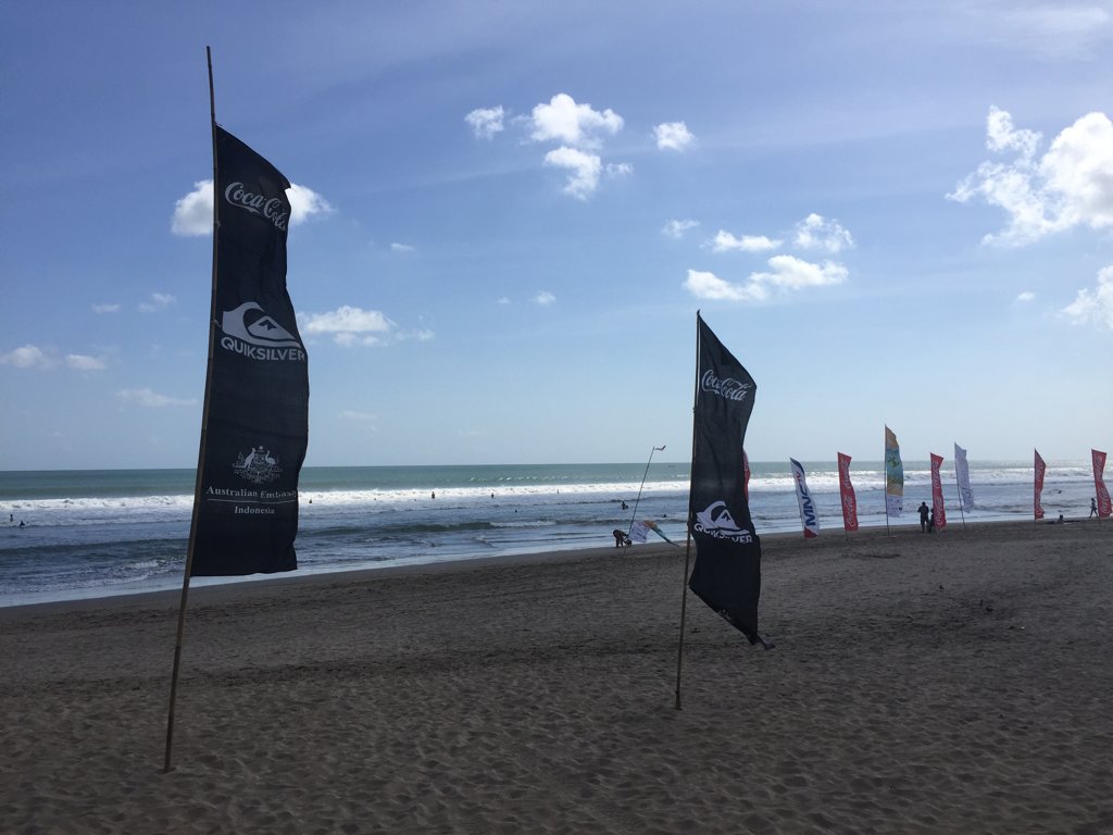 KonJenBali's tweet photo. Good luck to the young local surfers in heat 3 of the #PadmaChallenge @cocacola_ID @Quiksilver_ID #BBEW https://t.co/DPtCrO83TC