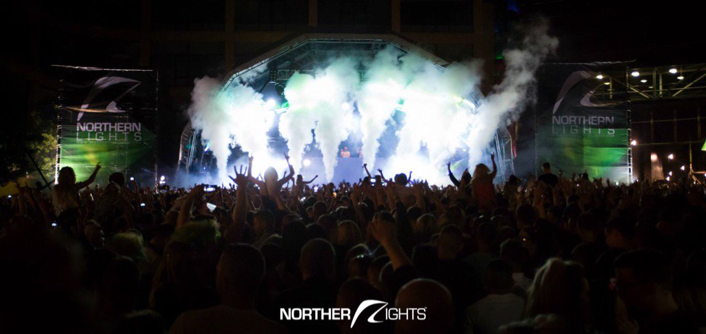 NLFestivalUK's tweet photo. When We Filled Times Square With Sound Light Production And 7000 People! #NextLevel #BarWasRaised #NLF2014 https://t.co/YAr3HnKwU7
