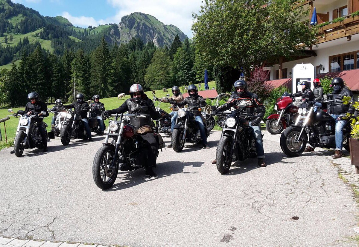 Let's start the Ride. Wish you a great weekend #HarleyDavidson #bikerlife