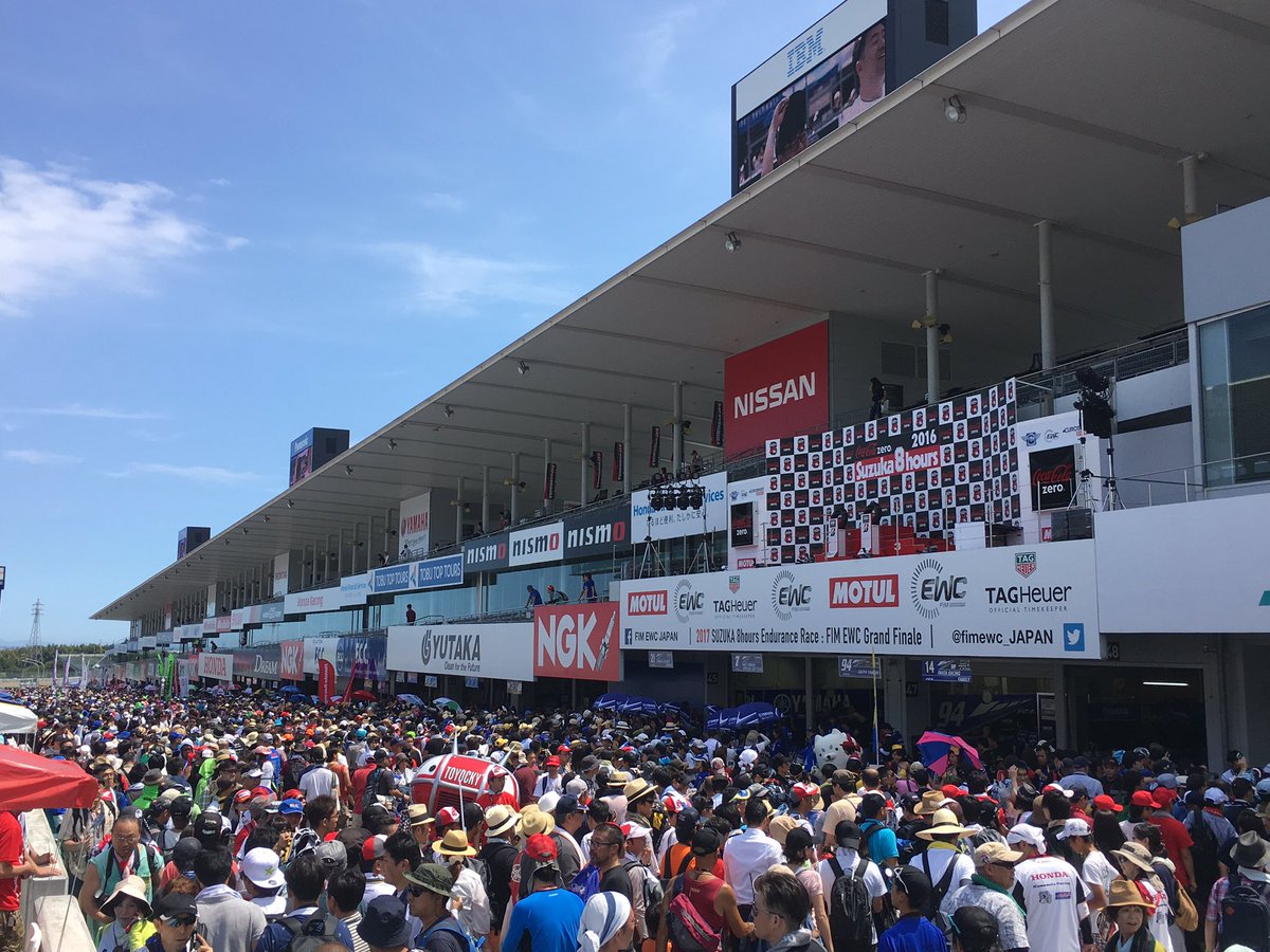 MHarrisonRoss's tweet photo. Busy pit walk. https://t.co/mjxdtzFVEE