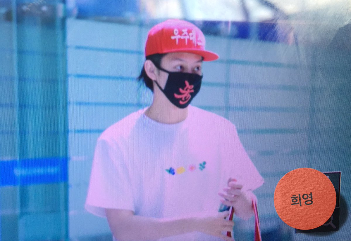 shadow7043's tweet photo. 160730  인천공항 출국 #kimheechul  #김희철 https://t.co/a53VHgyXw7