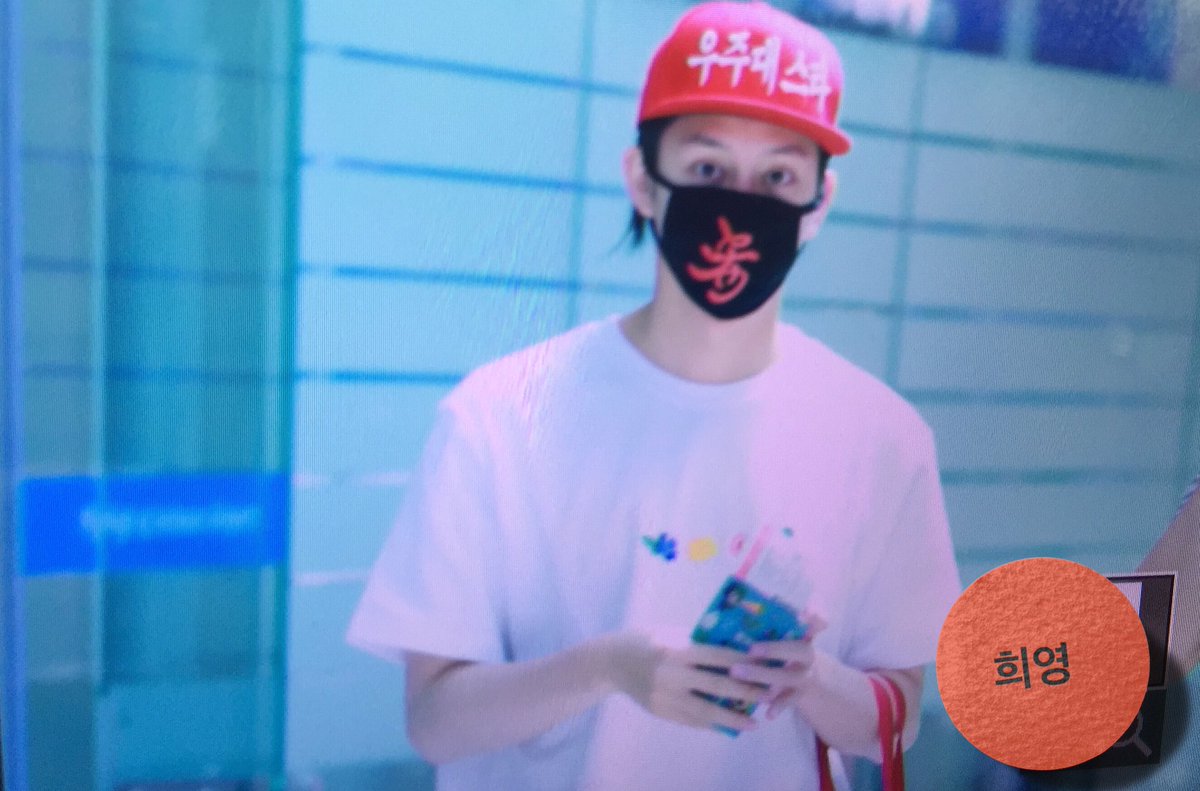shadow7043's tweet photo. 160730  인천공항 출국 #kimheechul  #김희철 https://t.co/a53VHgyXw7