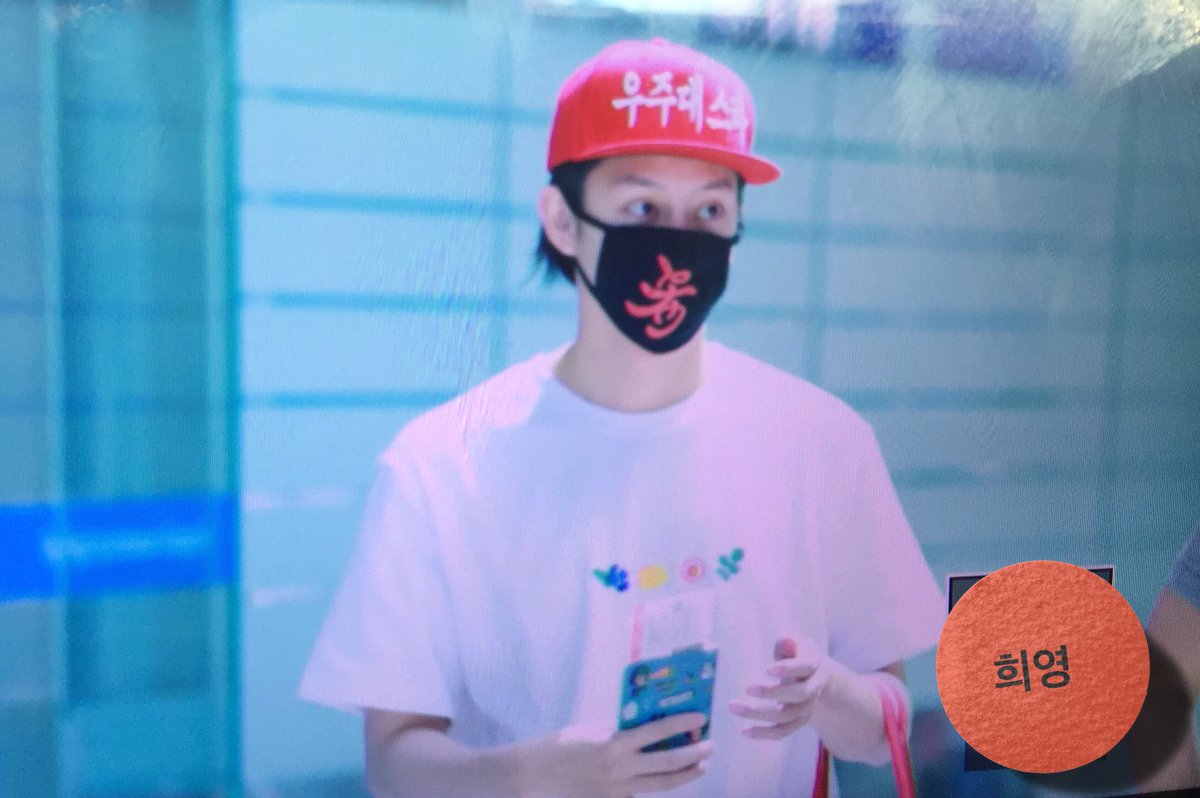 shadow7043's tweet photo. 160730  인천공항 출국 #kimheechul  #김희철 https://t.co/a53VHgyXw7