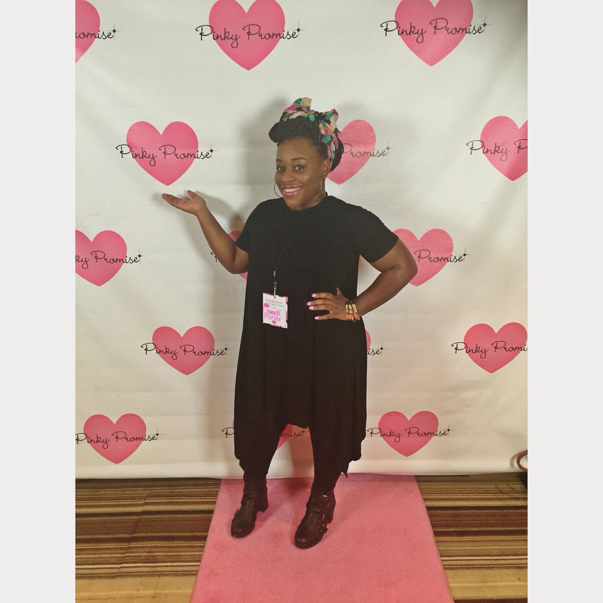 BeyoutifulShay_'s tweet photo. #pinkypromiseconference2016 I'm . Just . In . Awe. https://t.co/ZNSyfebJOo