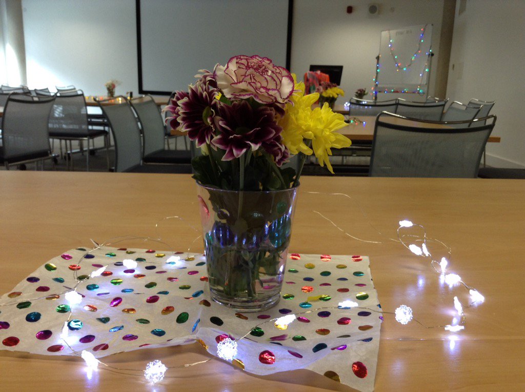 realFullEnglish's tweet photo. It wouldn't be #BIBAC2016 without flowers to heighten our senses https://t.co/lF7SRzQoh6
