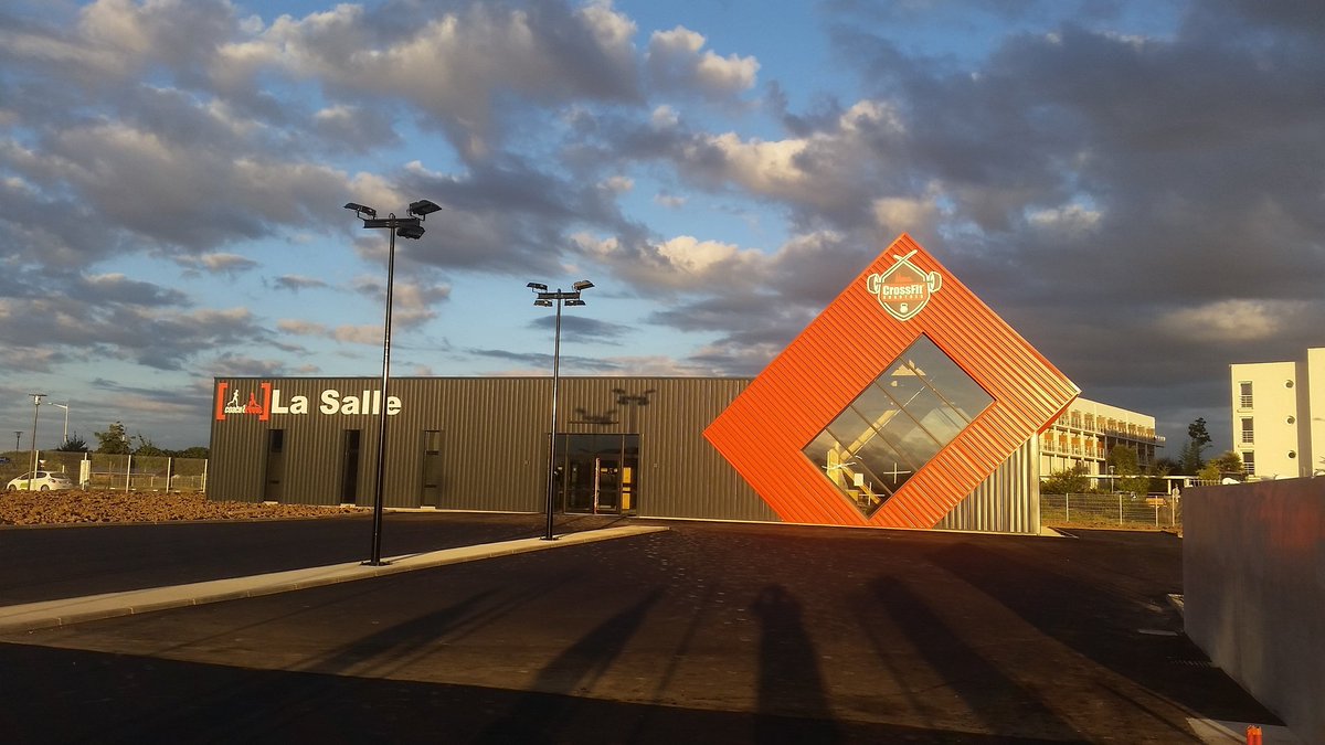 coachetvous28's tweet photo. #29Juillet2016 Réception du bâtiment Merci à tous nos partenaires artisans. Résultats auTop. #StayTuned #OpeningSoon https://t.co/B8jJ0xDJfF