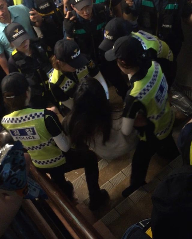 200대 1600 (부제: 이화여대폭력진압, 과잉진압) | 인스티즈