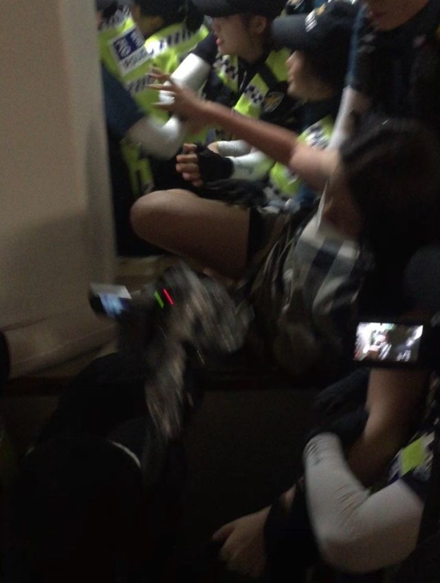 200대 1600 (부제: 이화여대폭력진압, 과잉진압) | 인스티즈