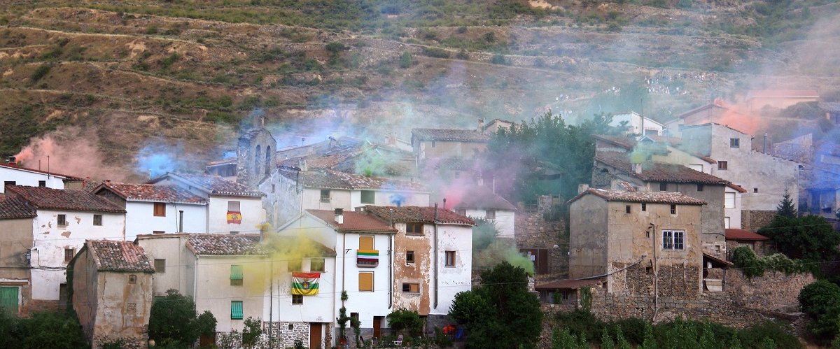FincaArandinos's tweet photo. Este fin de semana se celebra la #fiestadelhumo en #perroblasco #LaRioja https://t.co/ZP5ehW3HoA https://t.co/5eC8ANVv3L