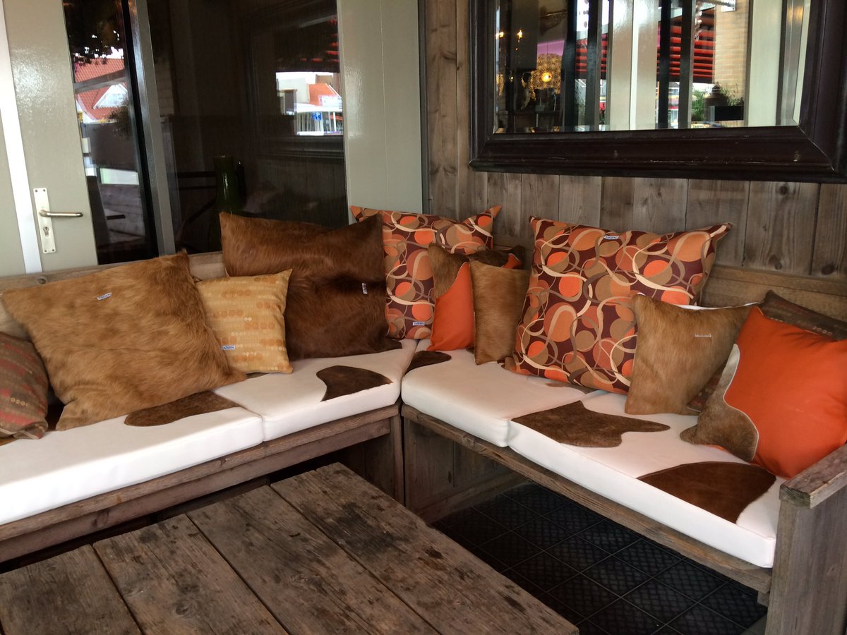 Terras#overkapping#sierkussens#geheel naar eigen wens#sunbrella#koeienhuid#info@koesen-trends.com#foyer#callantsoog