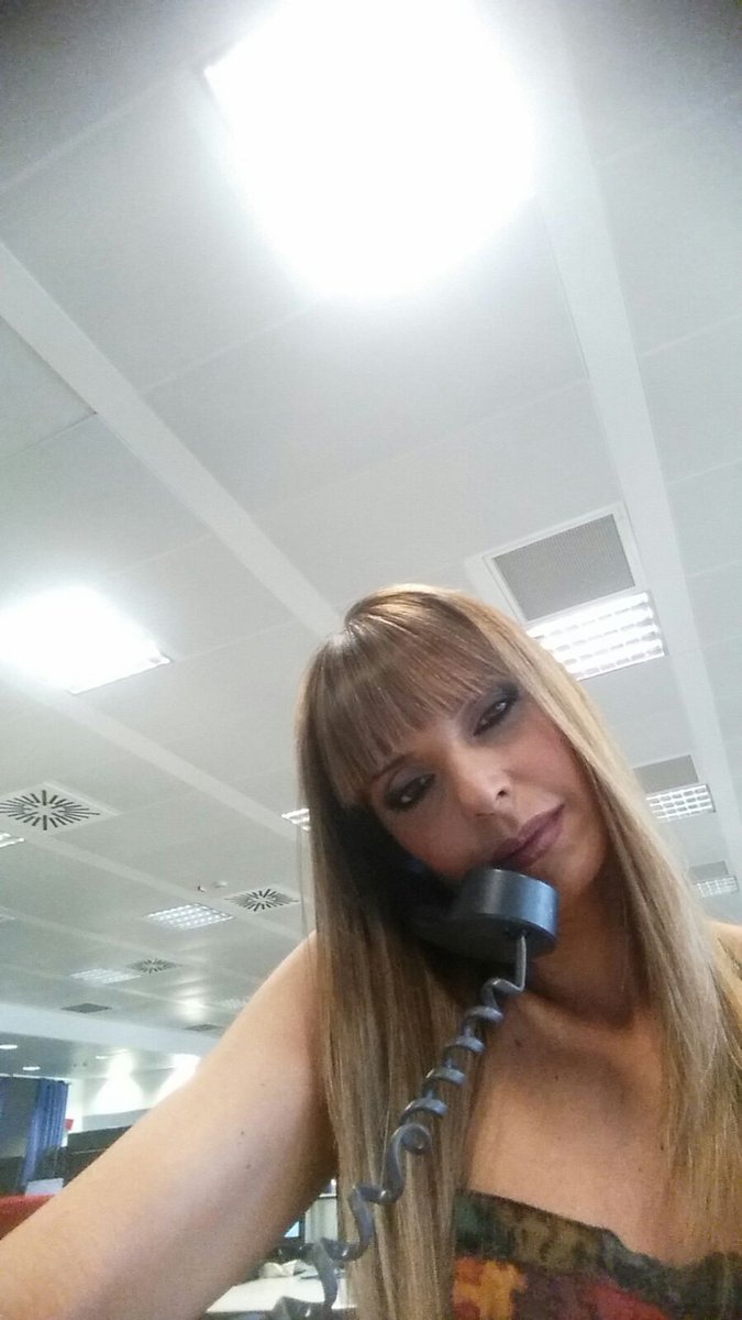 chiccamano's tweet photo. Tra poco in diretta#skysport24..prima telefono casa...ET https://t.co/TopbSXPQjB