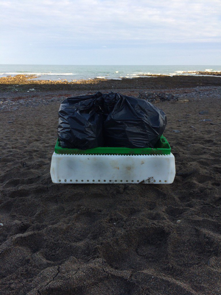 dr_dedoverde81's tweet photo. Yet another find it & fill it #2minutebeachclean at #Wanson Beach #Bude! https://t.co/QGCCZGpCL7