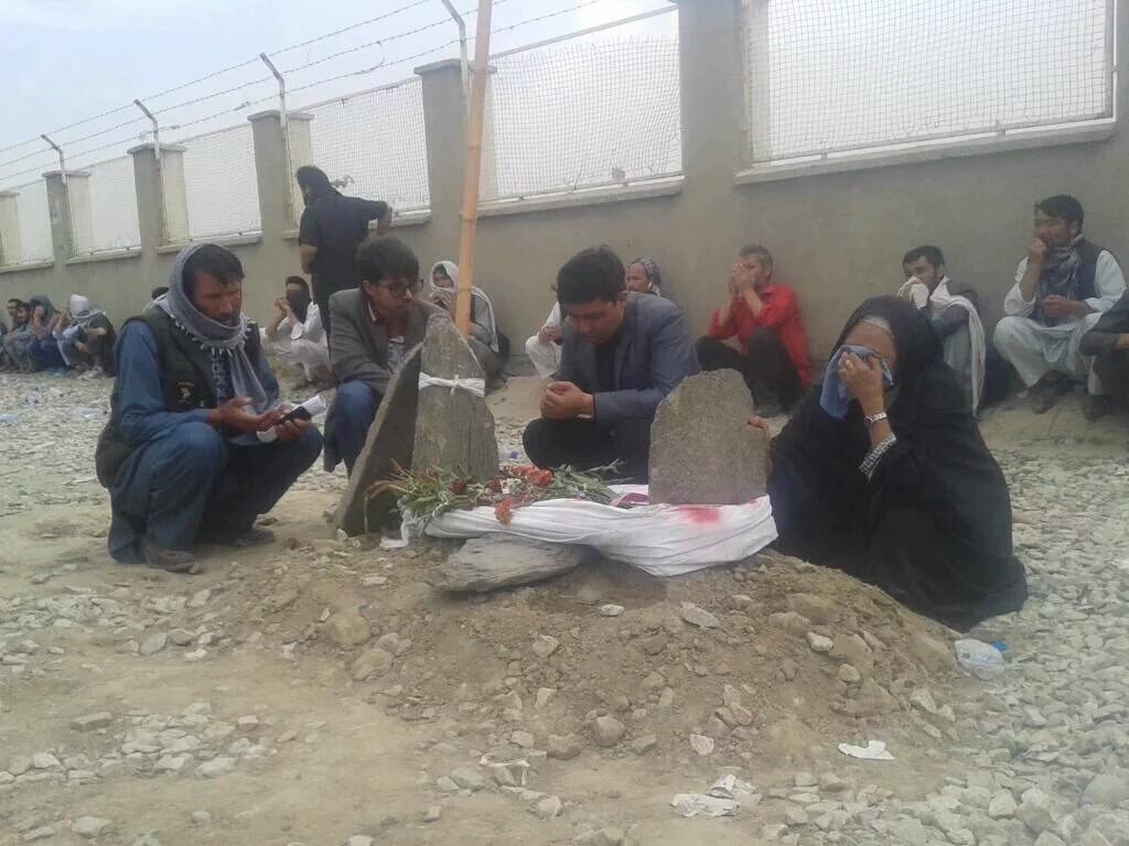 MHussainahmadi's tweet photo. هر کسی در دل من جای خودش را دارد
جا نشین تو در این سینه خداوند نشد
#enlightenment https://t.co/TwqcXwZtUT