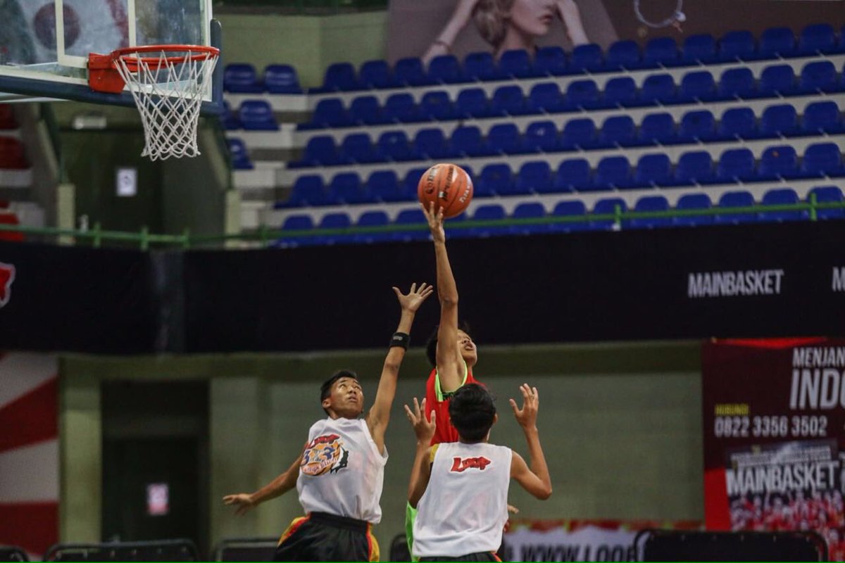 DBL_JOGJA's tweet photo. #Loop3x3Competition hari ini antara MAN 1 Jogja vs SMA Budi Mulia Dua B! Kemenangan untuk BMD dengan score akhir 8-1 https://t.co/Vq102GI8Yg