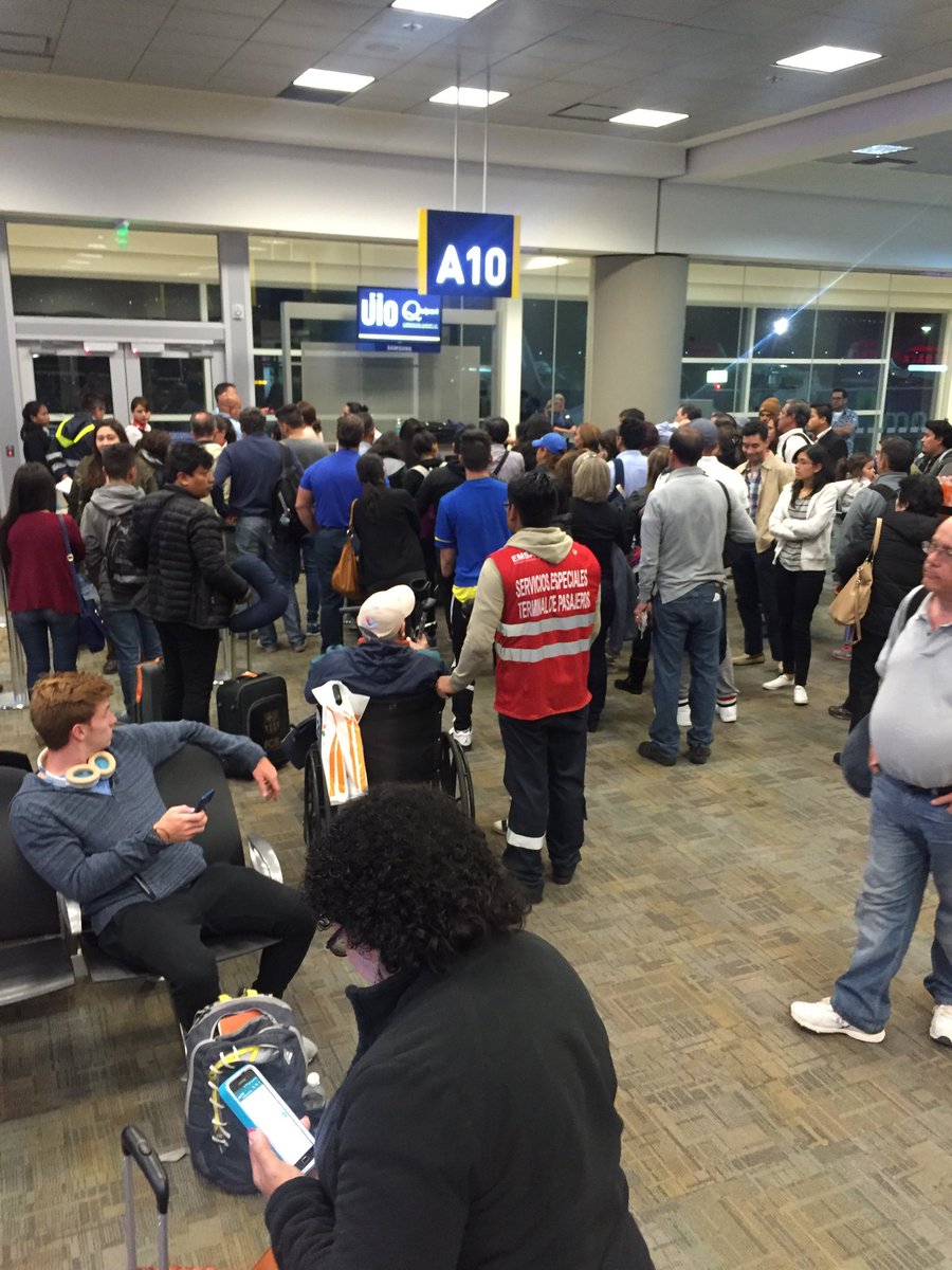paulamun802's tweet photo. What's happening? @JetBlue  flight2850 https://t.co/Pc8hQrjBZC