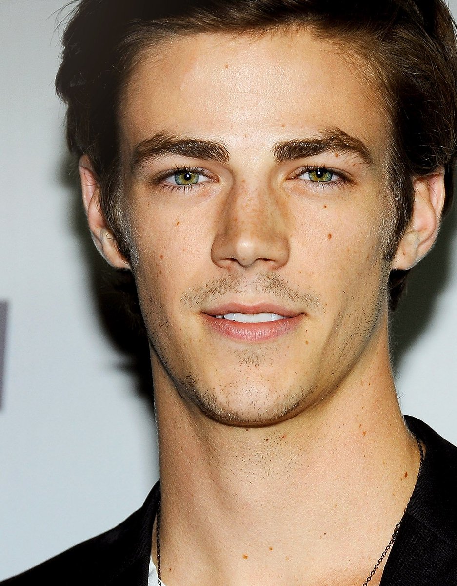 family_flash's tweet photo. Awww ππ so adorable! And his eyes π #grantgustin #FlashyFandom #theflash #theflashfandom https://t.co/6loPdiRL2y
