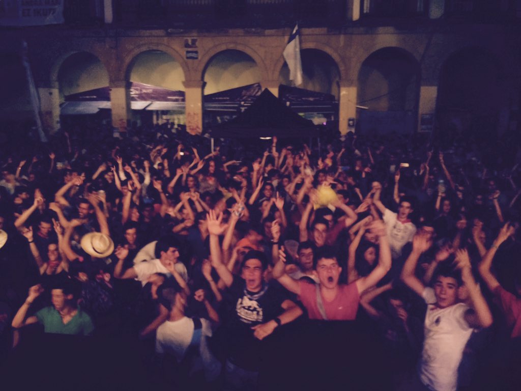 therobbruce's tweet photo. Last nights @south_central gig in Algorta Basque Country was awesome ! Thank you :) https://t.co/nnpmqgbixq
