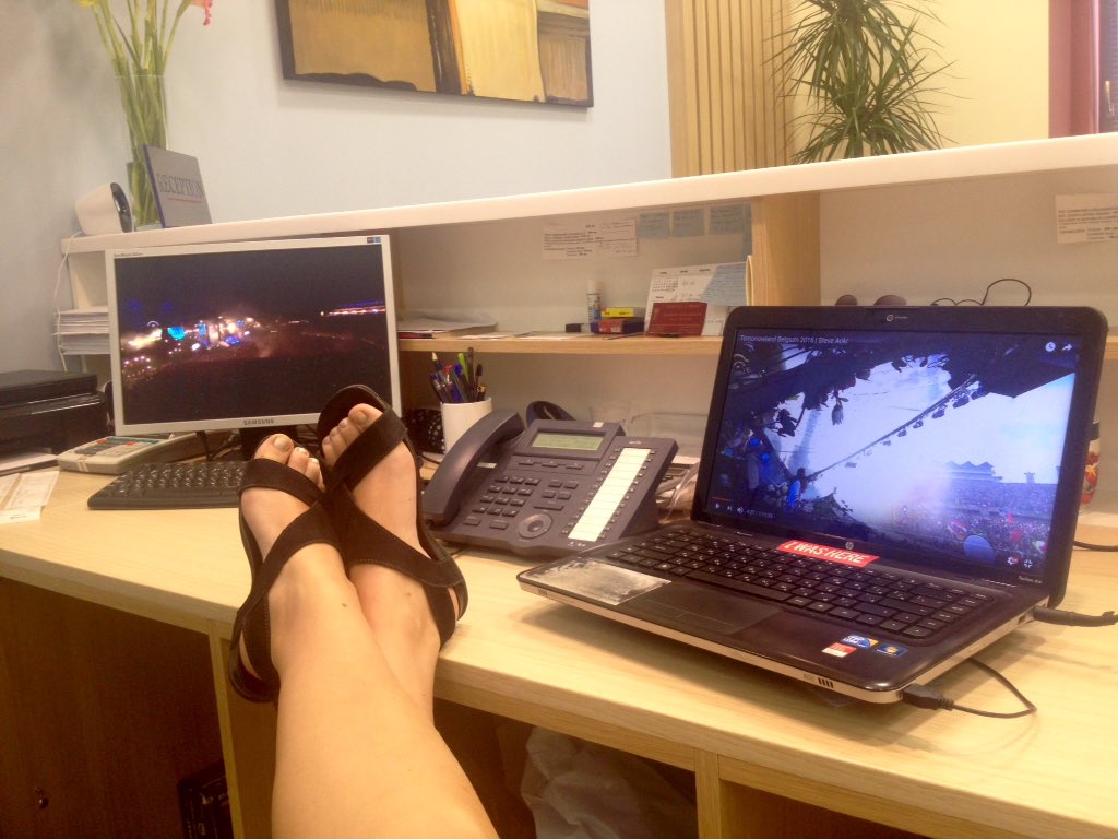 _light_idea_'s tweet photo. День з Tomorrowland Belgium👍🏼
Інколи добре коли ти на роботі сама 🎧🎬 https://t.co/gK1YisGxj8