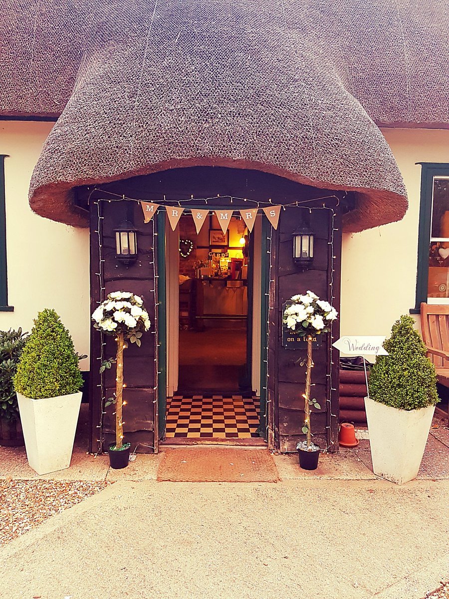 CupsLoveSaucers's tweet photo. This is the lovely entrance created for Vicki and Rich's wedding yesterday. All available to hire from us! https://t.co/4HmMN2U0sL