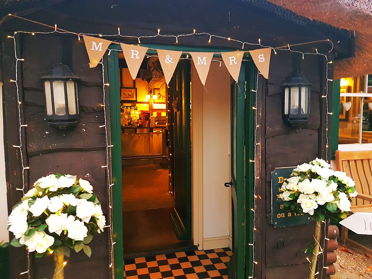 CupsLoveSaucers's tweet photo. This is the lovely entrance created for Vicki and Rich's wedding yesterday. All available to hire from us! https://t.co/4HmMN2U0sL