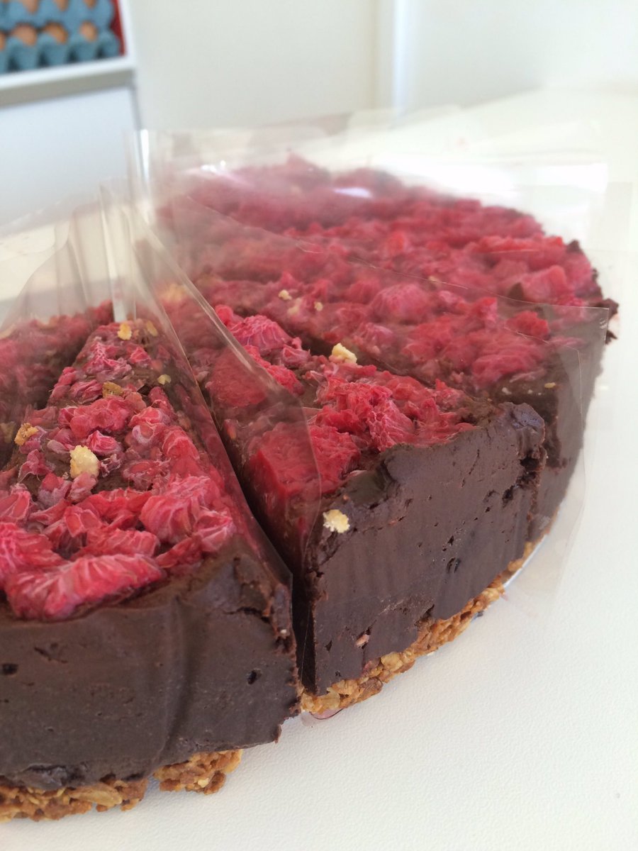 CannyFood's tweet photo. #NationalCheesecakeDay can't be mentioned without @simply_chscake's #vegan version! https://t.co/MRvVYhJ0DK https://t.co/WyXzHz8gGU