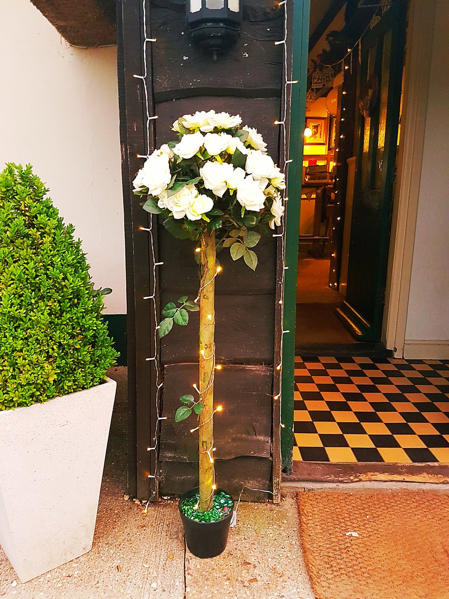 CupsLoveSaucers's tweet photo. This is the lovely entrance created for Vicki and Rich's wedding yesterday. All available to hire from us! https://t.co/4HmMN2U0sL