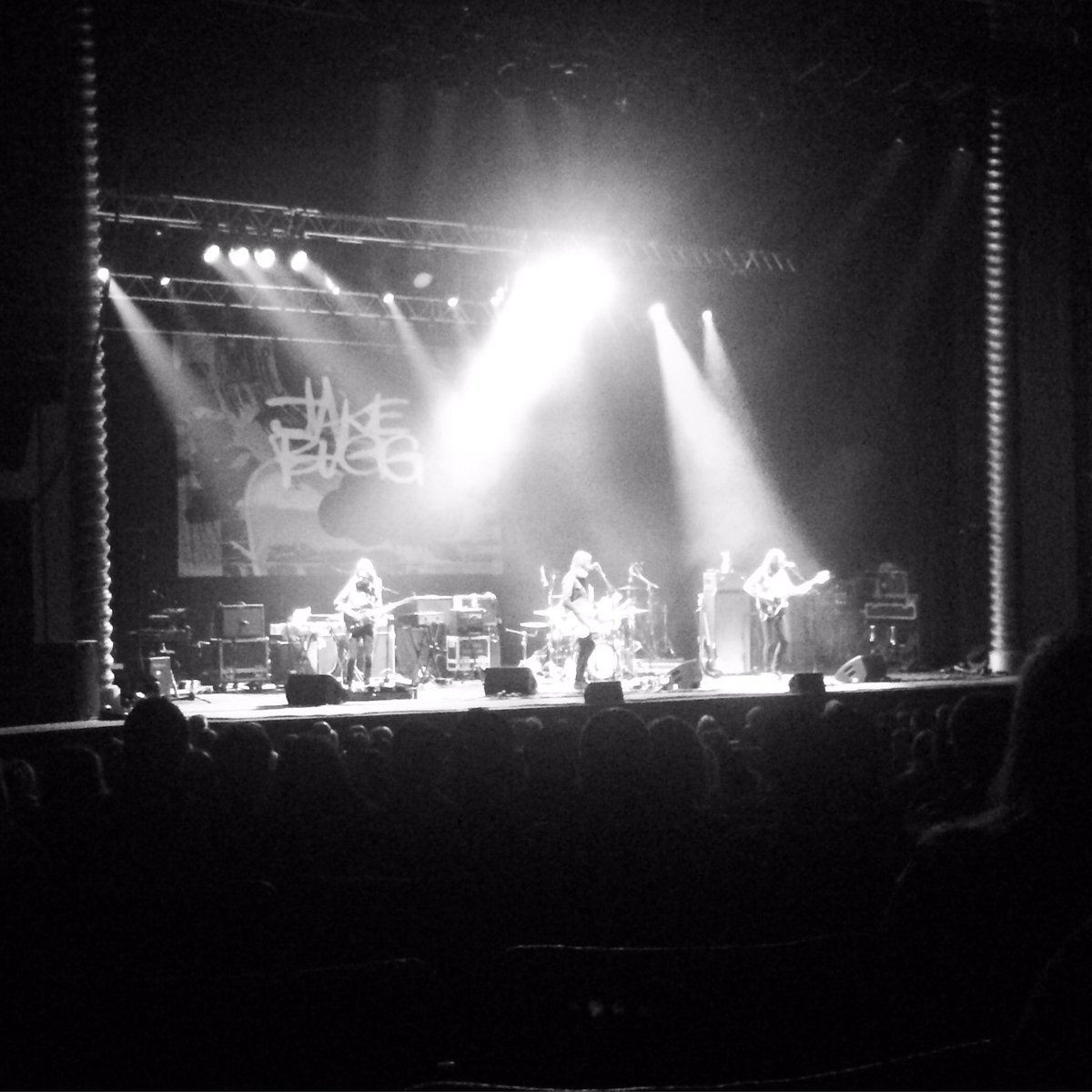 ATS2087DONGHIA's tweet photo. Another one from Jake. The Blosdoms support act 🎸🎼🎤 https://t.co/vl88GMIzUC