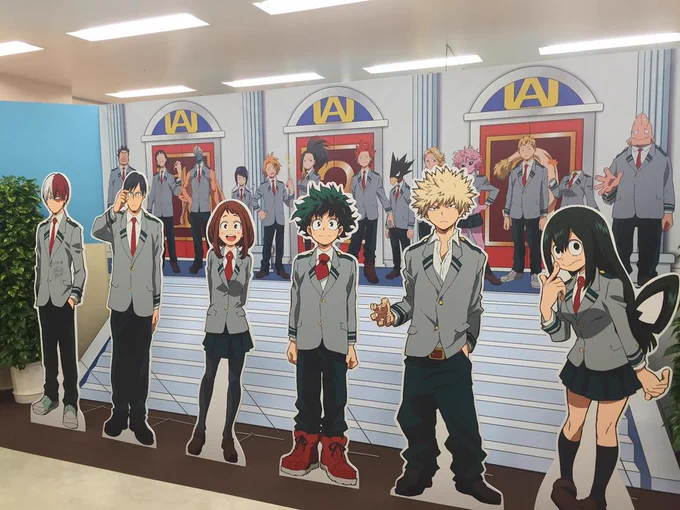 池袋サンシャインシティの「僕のヒーローアカデミア博」も、明日が最終日ですよ!
あっ、こんな所に堀越先生のサイン発見!先生もお忍びで来たんですね! #heroaca_a 