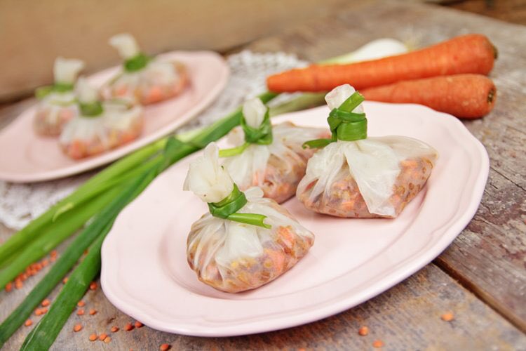 kohlundkarma's tweet photo. #Reispapier Säckchen #vegan - eingesackt und zugeschnürt 😃https://t.co/Iv4bqUlhqx #issgemüse #vegandeutschland https://t.co/lWONJ8BJe4