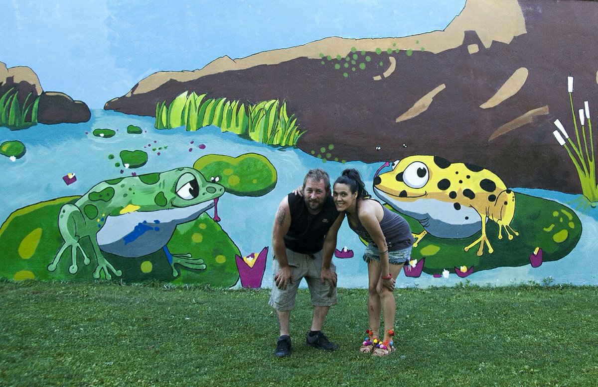 sorianoticias's tweet photo. Vistoso mural en las piscinas de #Ágreda gracias a Cruz Roja y a Imperdible https://t.co/Ybui41kH9K https://t.co/5i3Aei2wp1