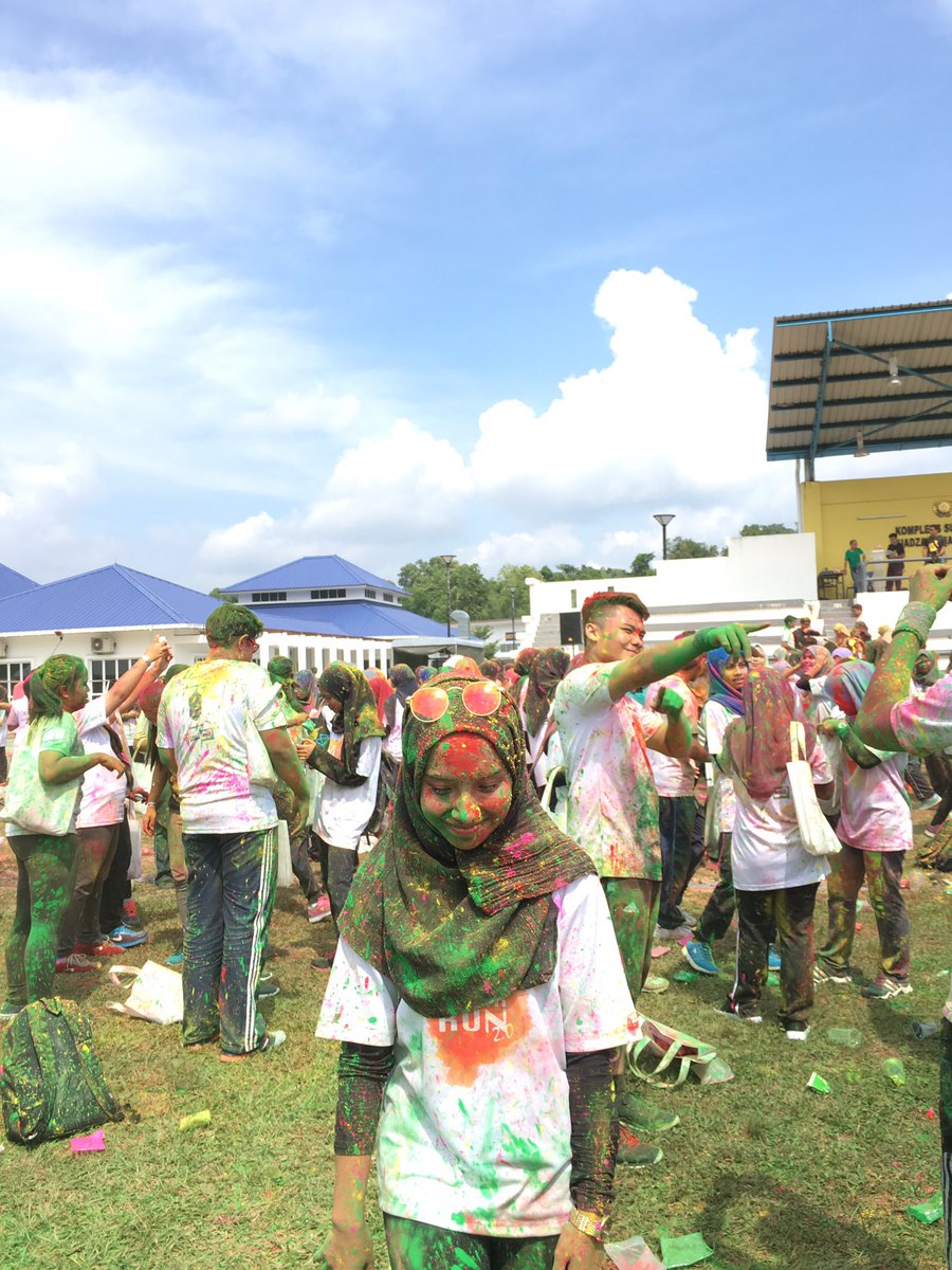 Anmzln's tweet photo. Charity Uniten Color Run 2.0 #unitencolorrun @twtmarathon https://t.co/m5Xfa9yOoC