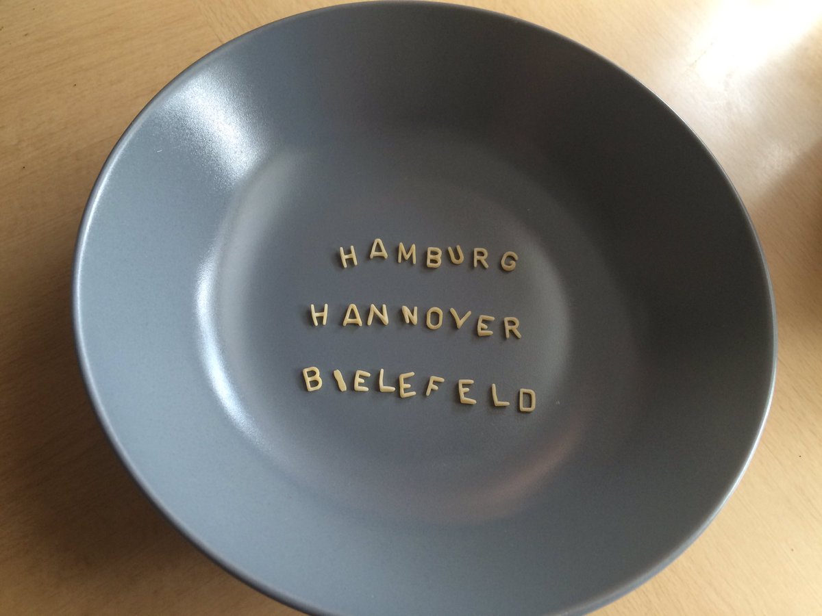Hannover 96 (@hannover96) on Twitter photo Bei guten Freunden findet man nie ein Haar in der Suppe! <a href="/HSV/">Hamburger SV</a> <a href="/arminia/">DSC Arminia Bielefeld</a> #H96 #NiemalsAllein #TagderFreundschaft ⚫️⚪️💚 Bei guten Freunden findet man nie ein Haar in der Suppe! <a href="/HSV/">Hamburger SV</a> <a href="/arminia/">DSC Arminia Bielefeld</a> #H96 #NiemalsAllein #TagderFreundschaft ⚫️⚪️💚