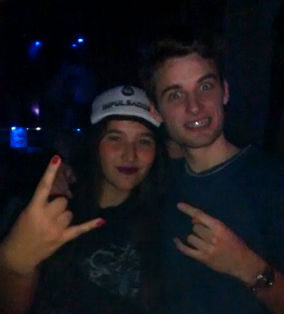 VirGrande1's tweet photo. El guitarrista más crak #Santi #Poyo #Impulsados #Fan1 jajaja 👻 https://t.co/Ymosx1YmBM