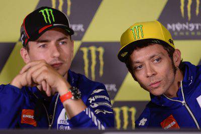 DirettaMotoGP's tweet photo. #MotoGP, Wilco #Zeelenberg: “#Valentino più ‘pulito’ di #Lorenzo”
https://t.co/usA14RYyHE https://t.co/66pCEOa6Je