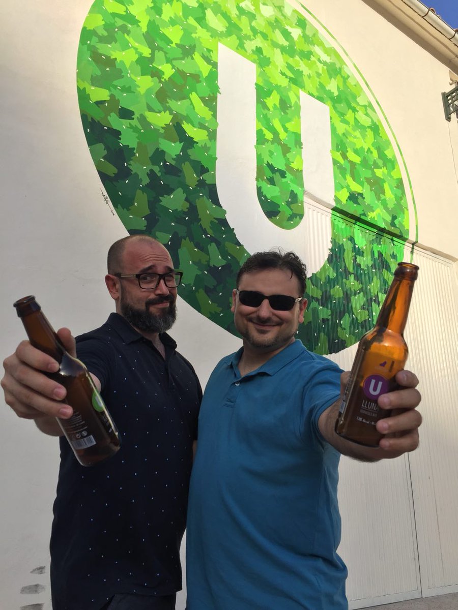 rbnsalcedo's tweet photo. Espectacular la calidad de @CervesesLluna #marcaschulas #cervezasartesanalede siempre con amigos @pandacreatiu https://t.co/SLEO0LgmYK